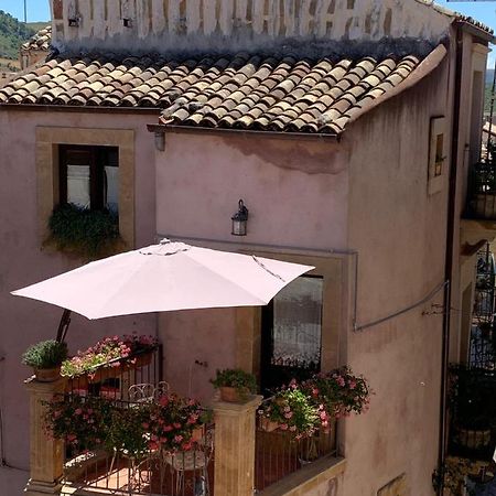 B&B Mugnos Charme Living Licodia Eubea Buitenkant foto