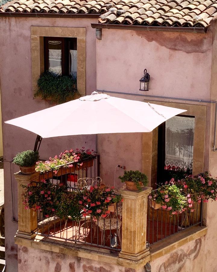 B&B Mugnos Charme Living Licodia Eubea Buitenkant foto