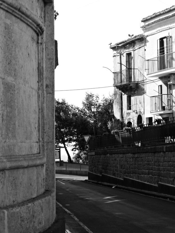 B&B Mugnos Charme Living Licodia Eubea Buitenkant foto