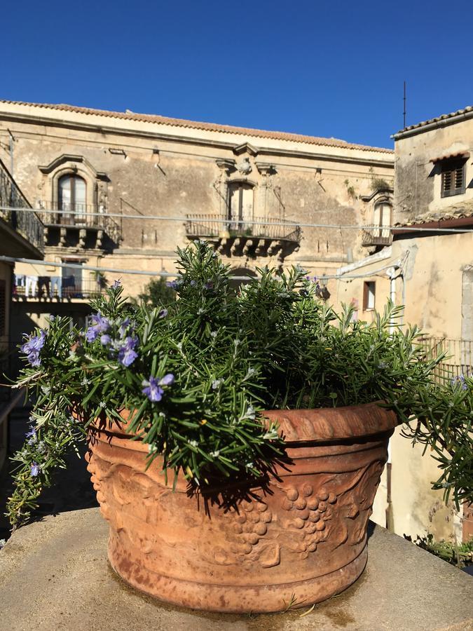 B&B Mugnos Charme Living Licodia Eubea Buitenkant foto